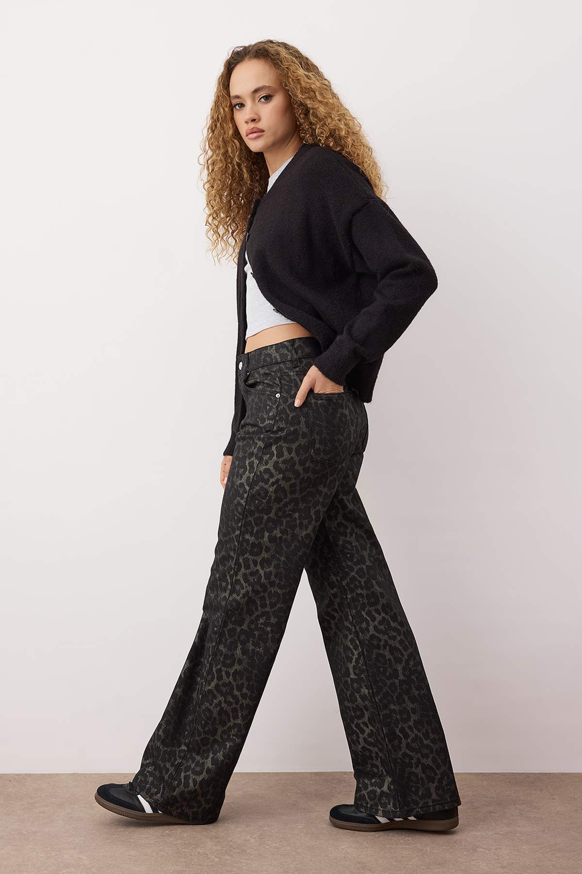 Çok Renkli Leopar Desenli Yüksek Bel Wide Leg Geniş Paça Jeans TWOAW26JE00154