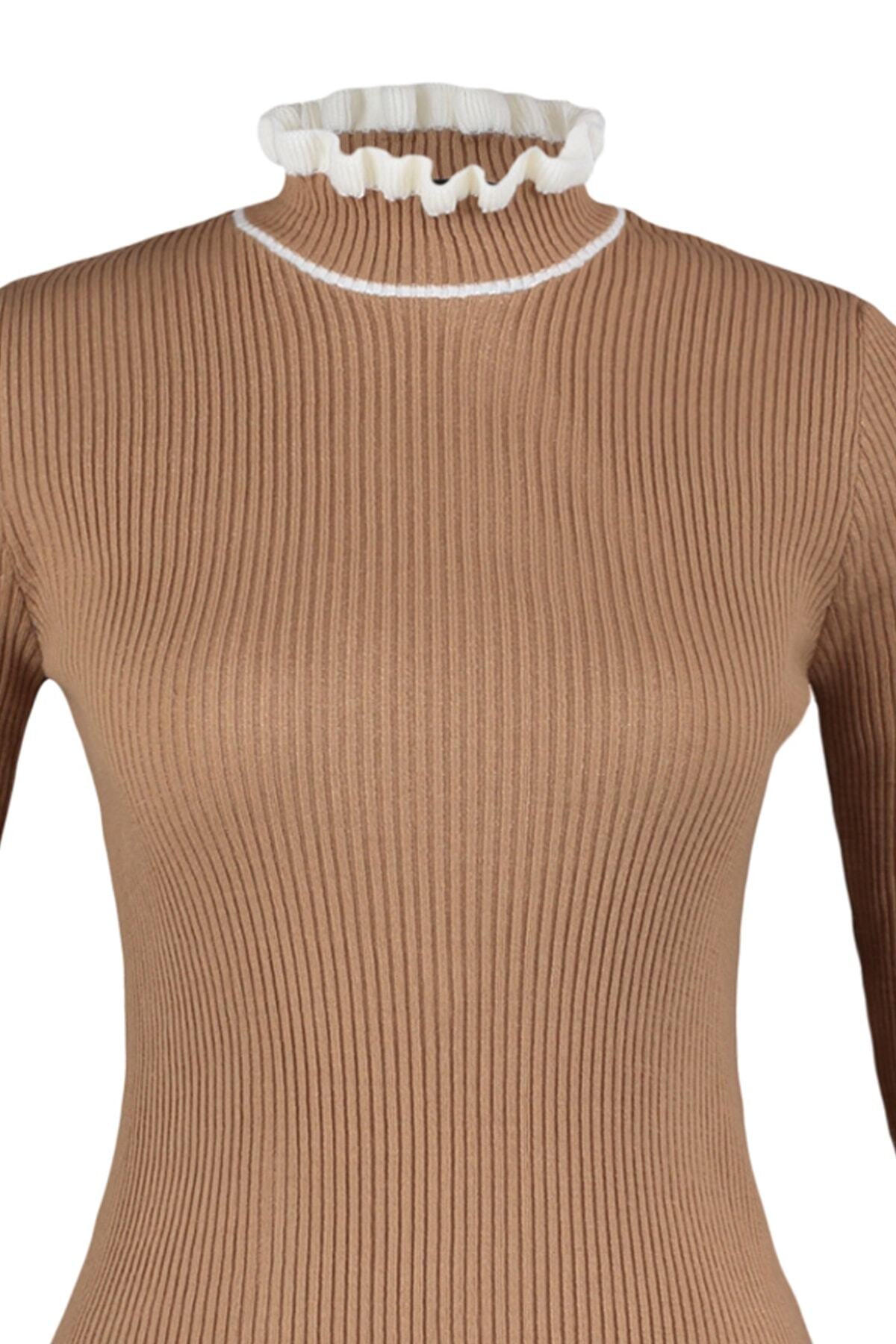 Trendyolmilla Camel Renk Bloklu Triko Kazak TWOAW22KZ1250