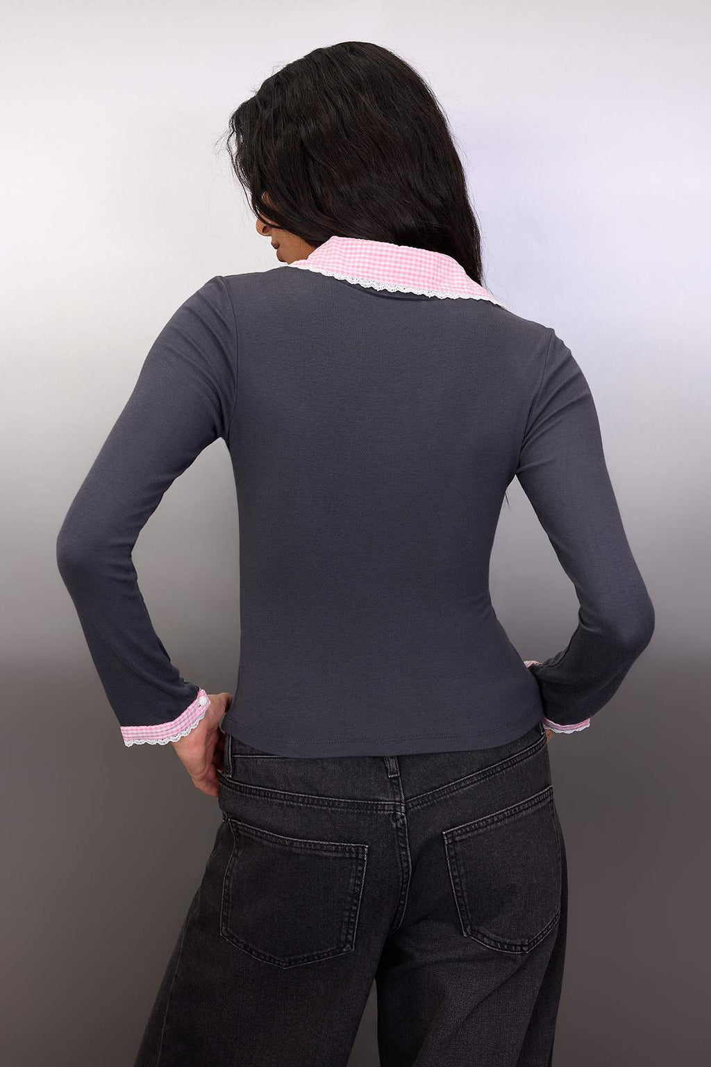 Trendyolmilla Kahverengi Ekose/Kareli Fitted/Vücuda Oturan Dokuma Detaylı Örme Bluz TWOAW26BZ00008