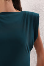 Trendyolmilla Zümrüt Yeşili Düz Vatkalı Drapeli Bodycone/Vücuda Oturan Esnek Örme Elbise TWOSS24EL00975