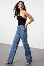 Trendyolmilla Koyu Mavi Yüksek Bel Wide Leg Geniş Paça %100 Pamuk Non-Stretch Jeans TWOSS23JE00068