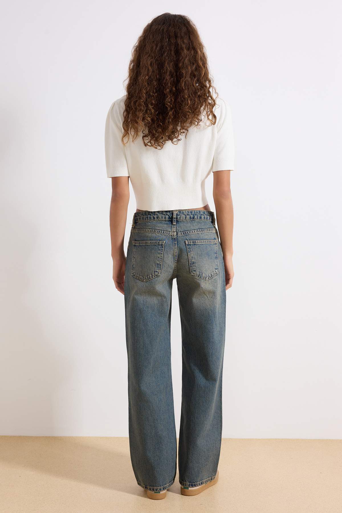 Koyu Mavi Premium Vintage Yıkama Efektli Düşük Bel Wide Leg Jeans TWOSS25JE00083