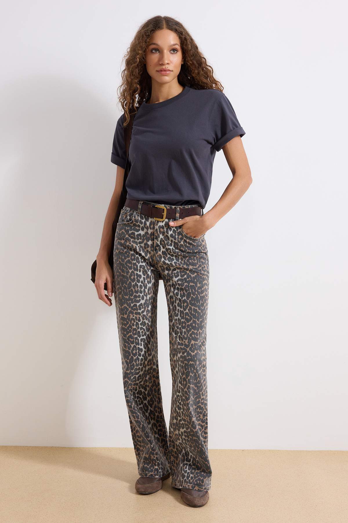 Trendyolmilla Çok Renkli Leopar Desenli Kahverengi Yüksek Bel Orta Esnek Wide Leg Jeans TWOAW25JE00309