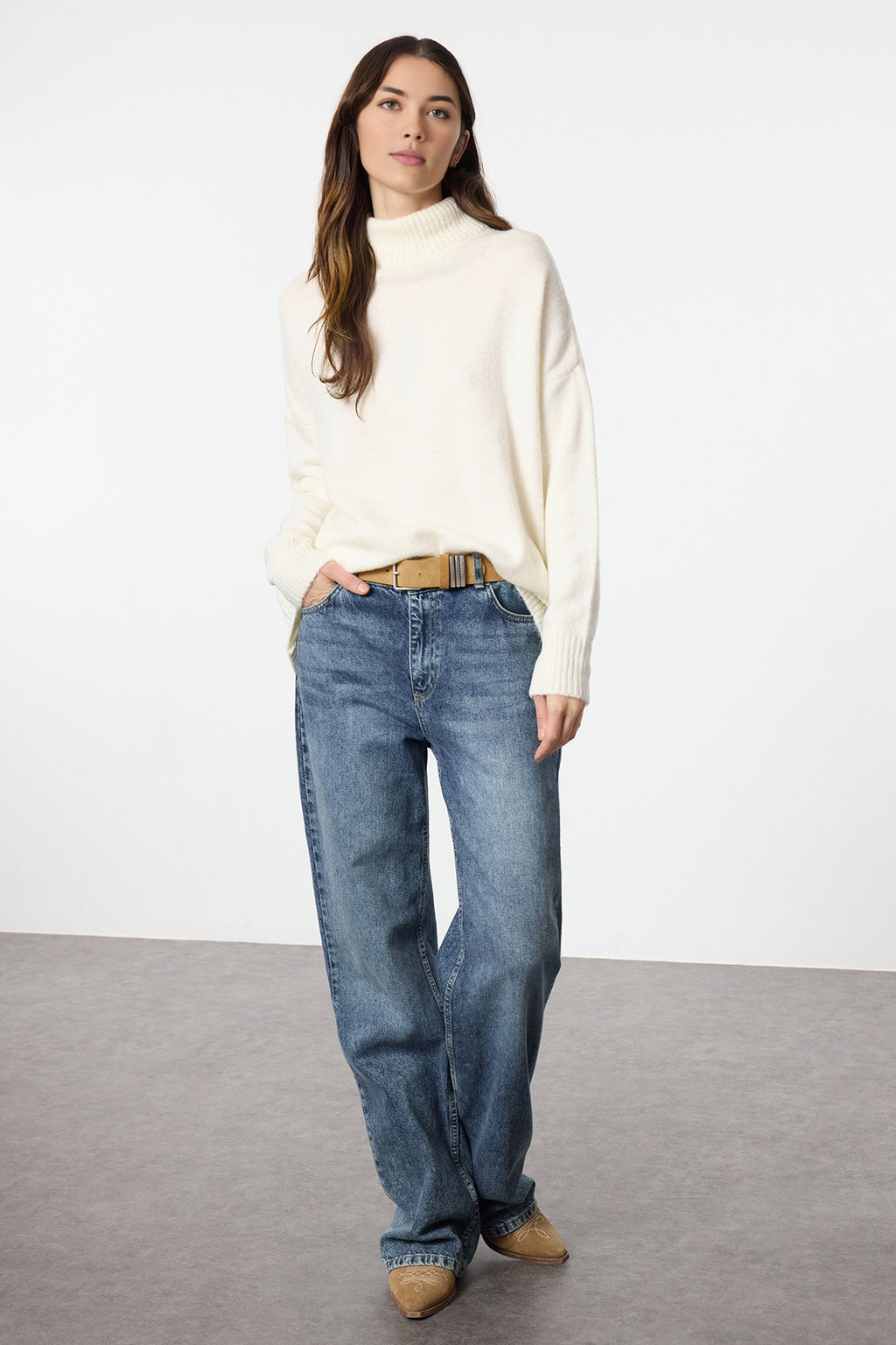 Trendyolmilla Taş Geniş Kalıp Yumuşak Dokulu Triko Kazak TWOAW23KZ00469