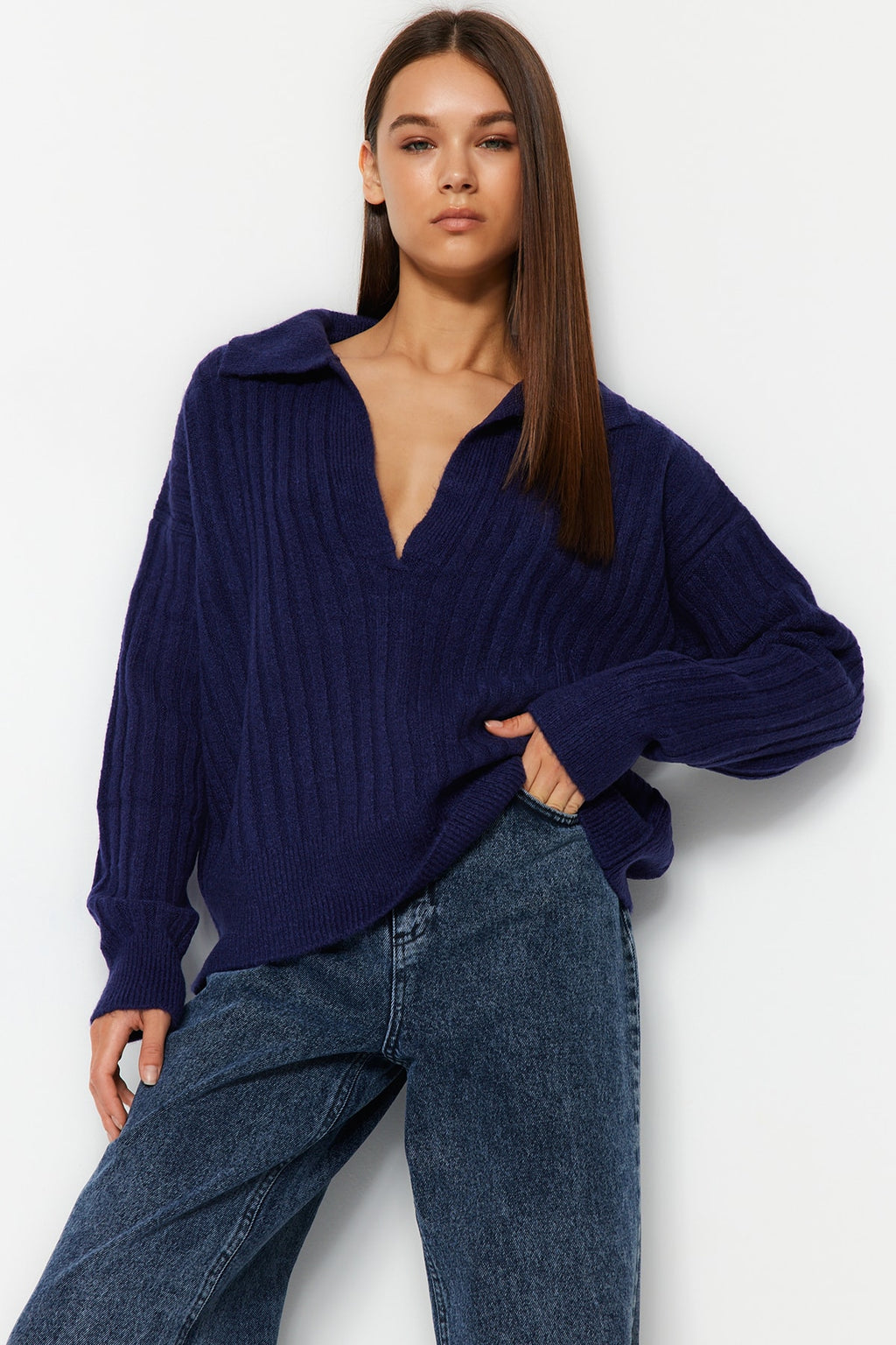 Trendyolmilla Gri Yumuşak Dokulu Polo Yaka Triko Kazak TWOAW24KZ00678