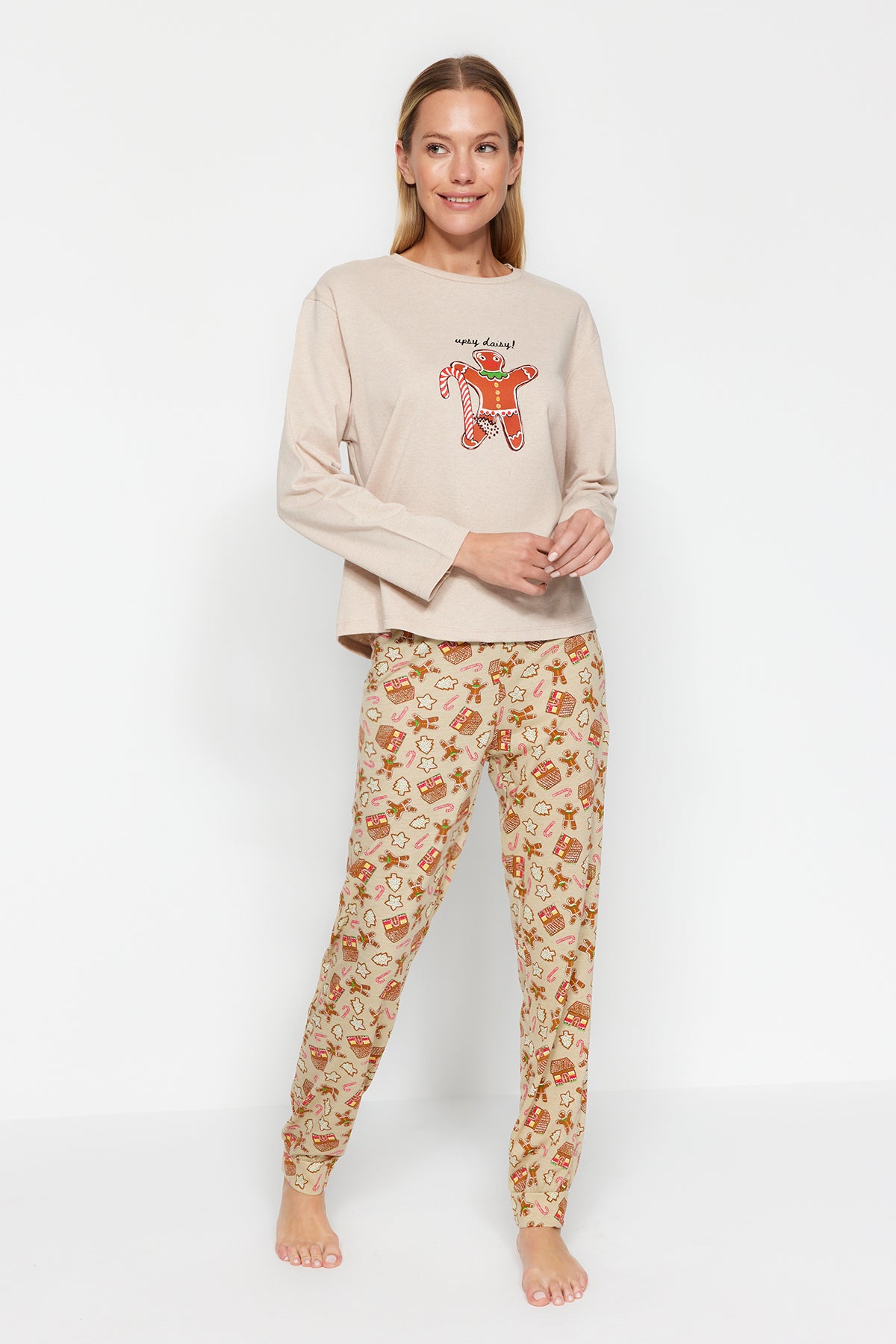 Trendyolmilla Krem %100 Pamuklu Yılbaşı Temalı Örme Pijama Takımı THMAW24PT00061