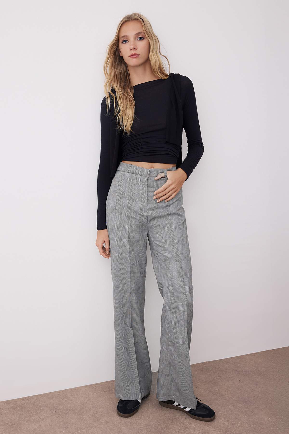 Gri Ekoseli Flare Bootcut Kumaş Pantolon TWOAW26PL00067 Secondary image