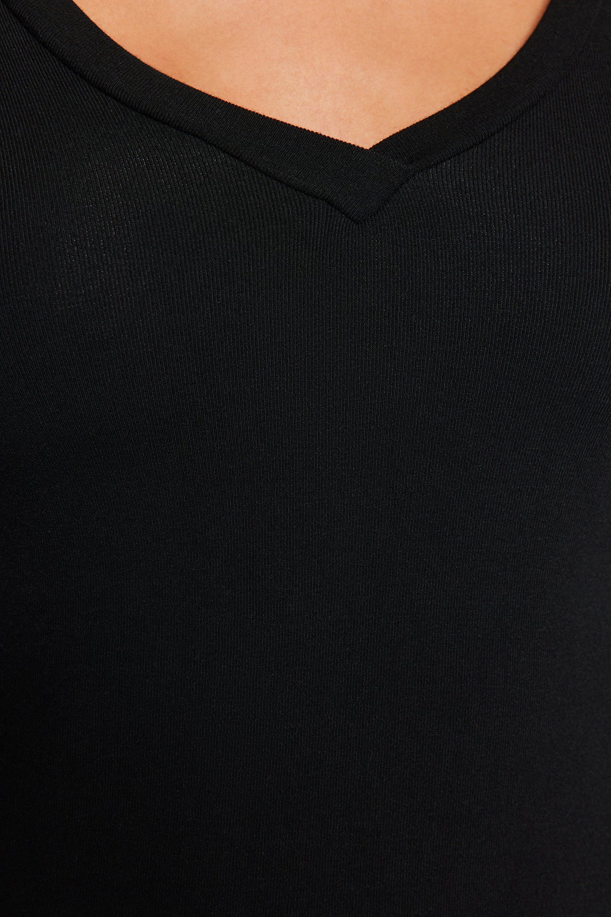 Trendyolmilla Siyah Premium Yumuşak Kumaşlı V Yaka Fitted/Vücuda Oturan Esnek Örme Bluz TWOAW24BZ00050