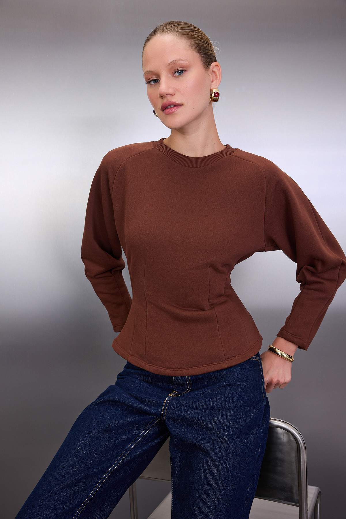 Trendyolmilla Kahverengi Kalın Şardonsuz Belden Oturmalı Bisiklet Yaka Örme Sweatshirt TWOAW26SW00068