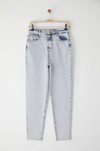 Trendyolmilla Açık Mavi Yüksek Bel Mom Comfort Jeans TWOSS25JE00279