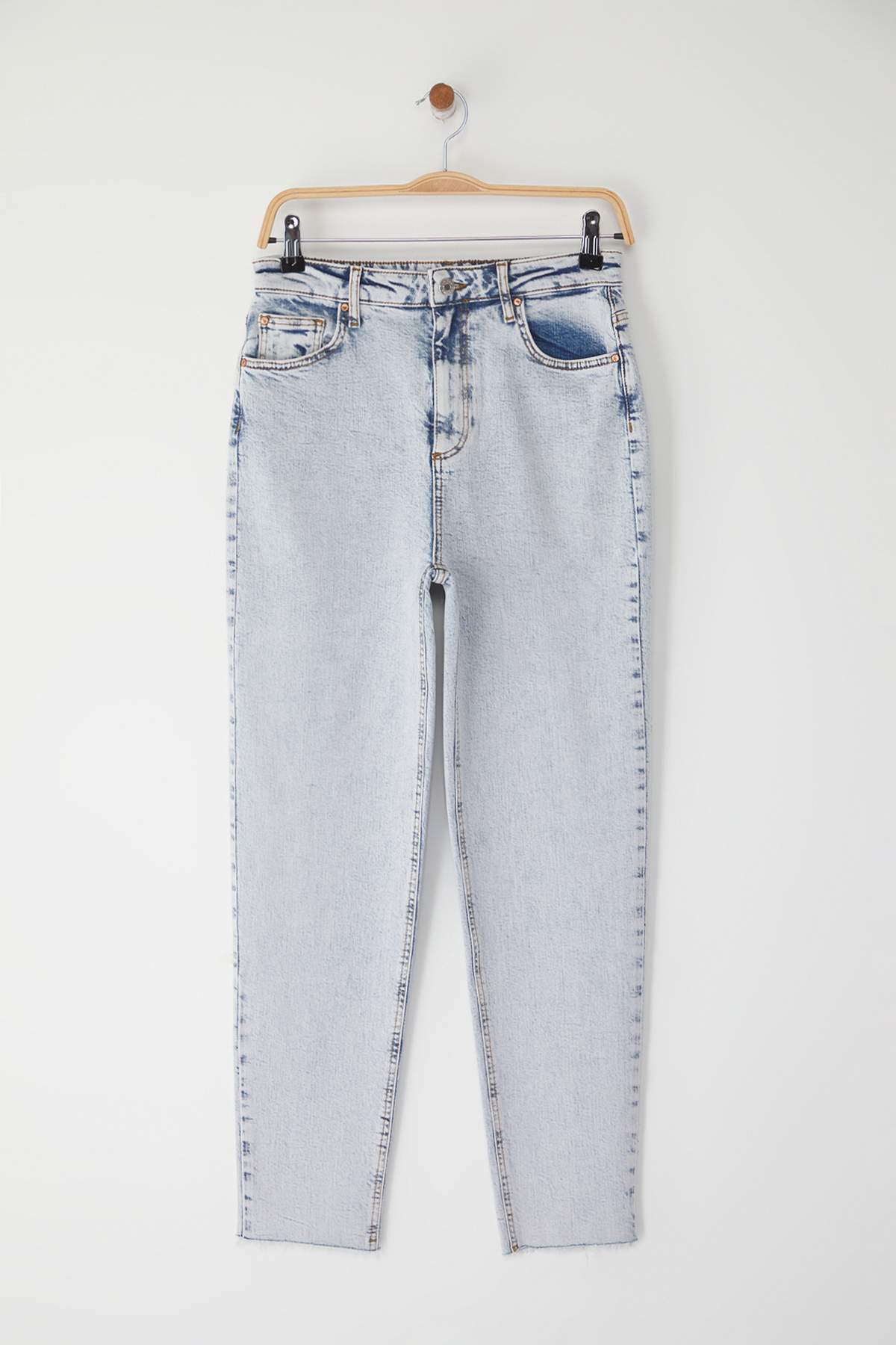 Trendyolmilla Açık Mavi Yüksek Bel Mom Comfort Jeans TWOSS25JE00279
