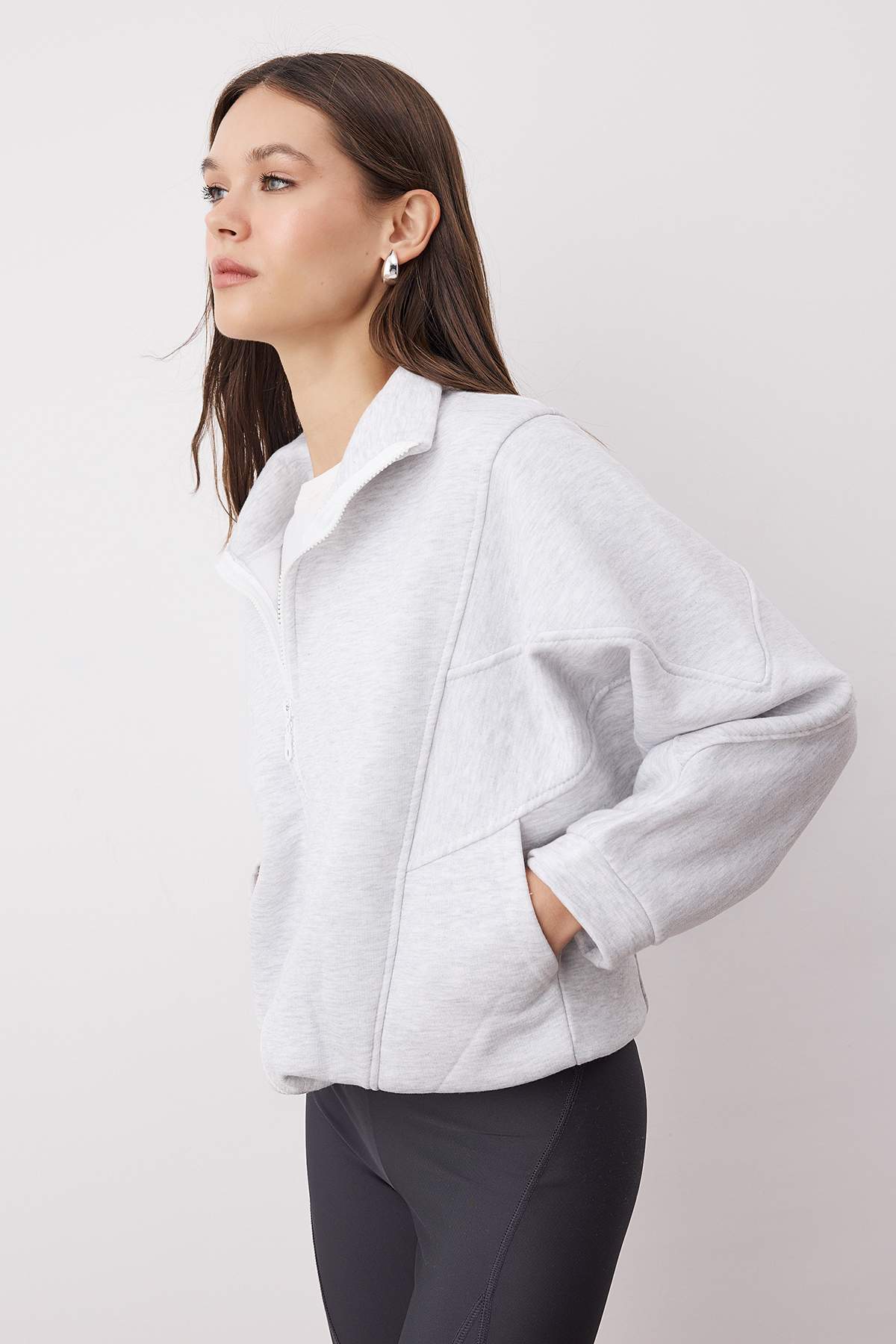 Gri Melanj Bordo Renk Bloklu Fermuarlı Dik Yaka Oversize Bomber Örme Sweatshirt TWOAW26SW00037