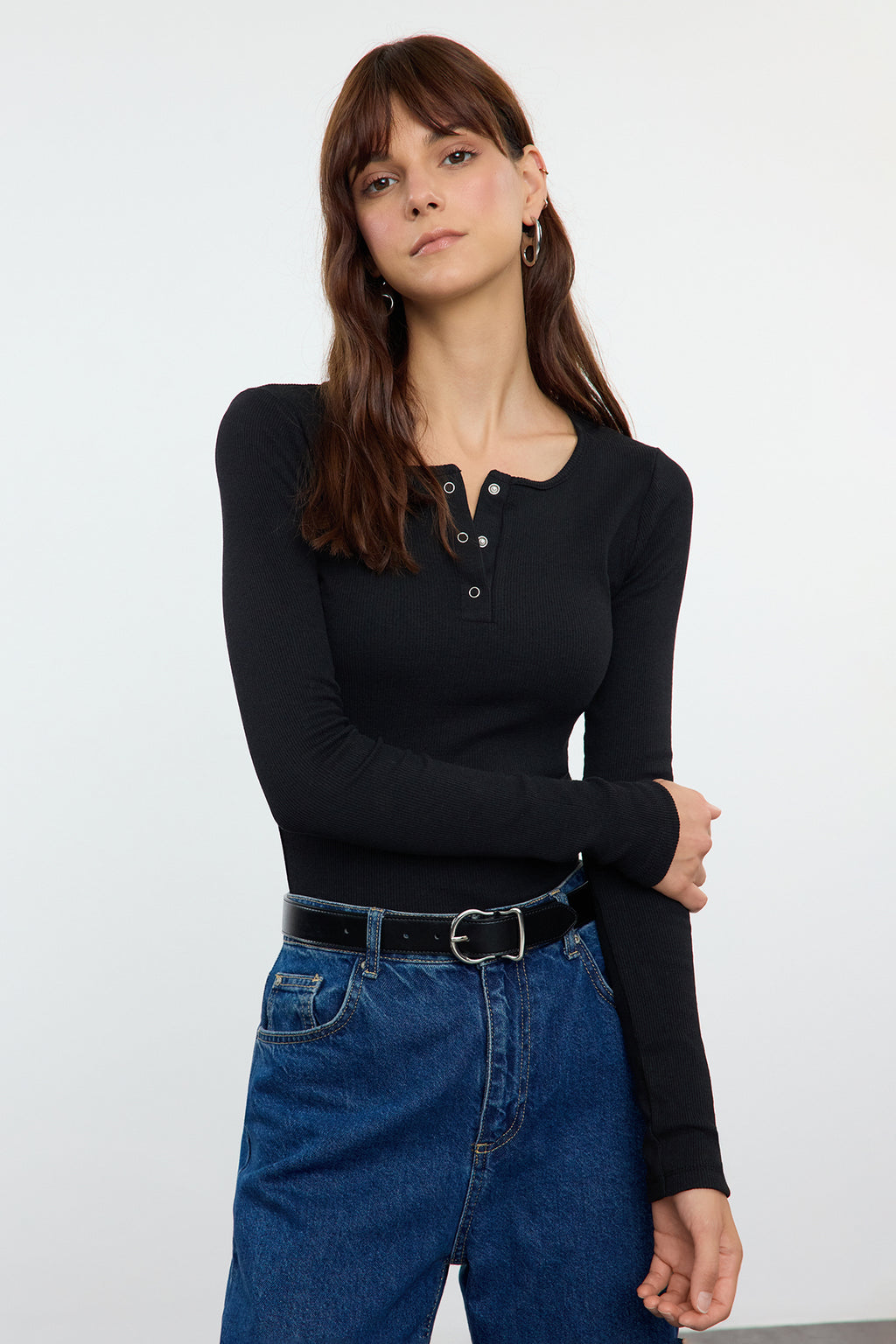 Trendyolmilla Siyah Çıtçıtlı Fitted/Vücuda Oturan Fitilli Esnek Örme Bluz TWOAW25BZ00080