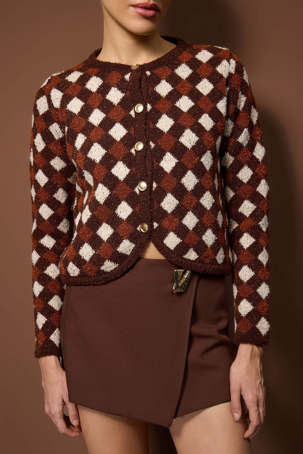 Trendyolmilla Kahverengi Baklava/Ekose Desenli Bisiklet Yaka Crop Triko Hırka TWOAW26HI00239