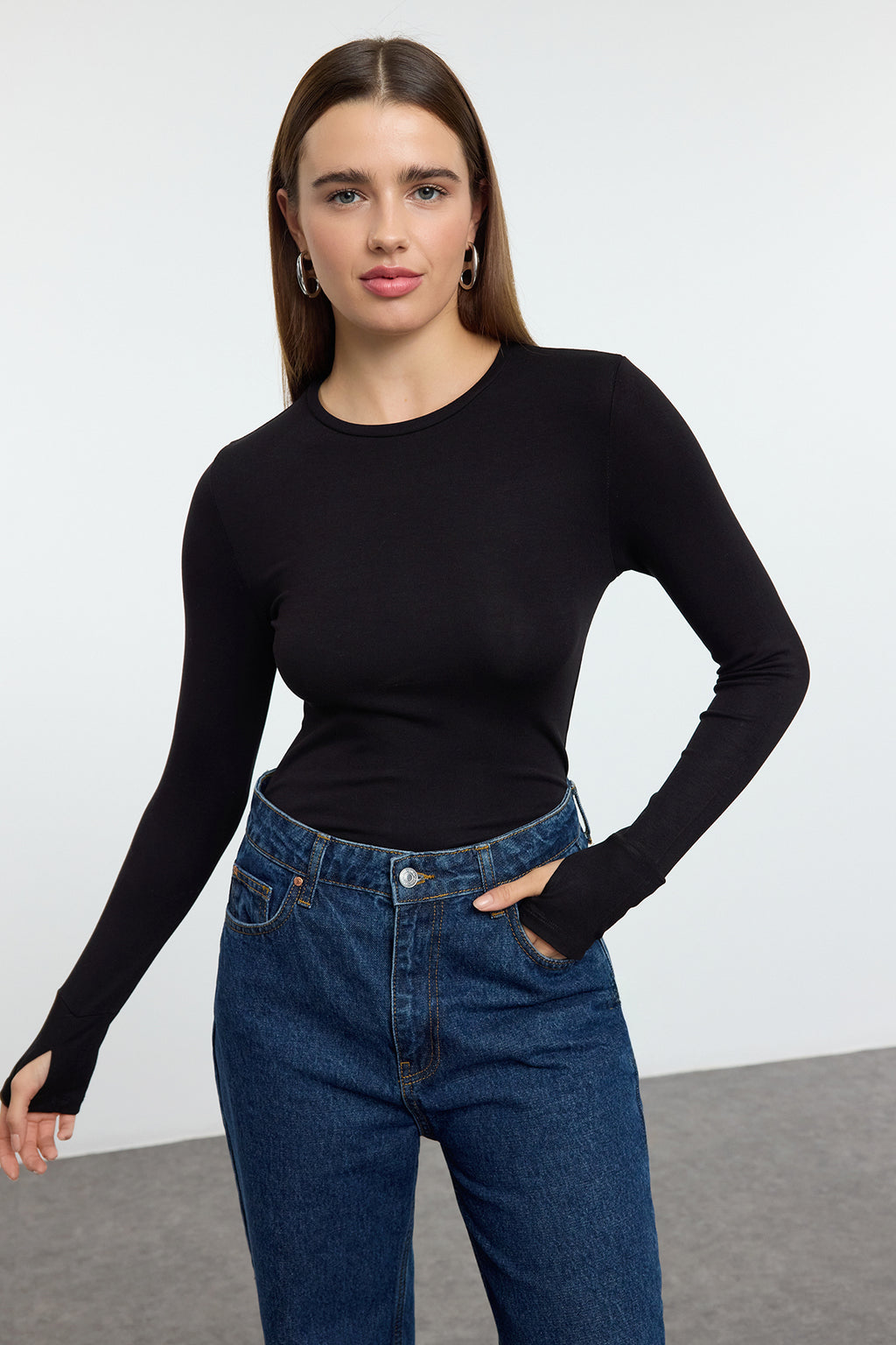 Trendyolmilla Lacivert Viskon/Yumuşak Kumaşlı Parmak Geçme Detaylı Esnek Örme Bluz TWOAW25BZ00014
