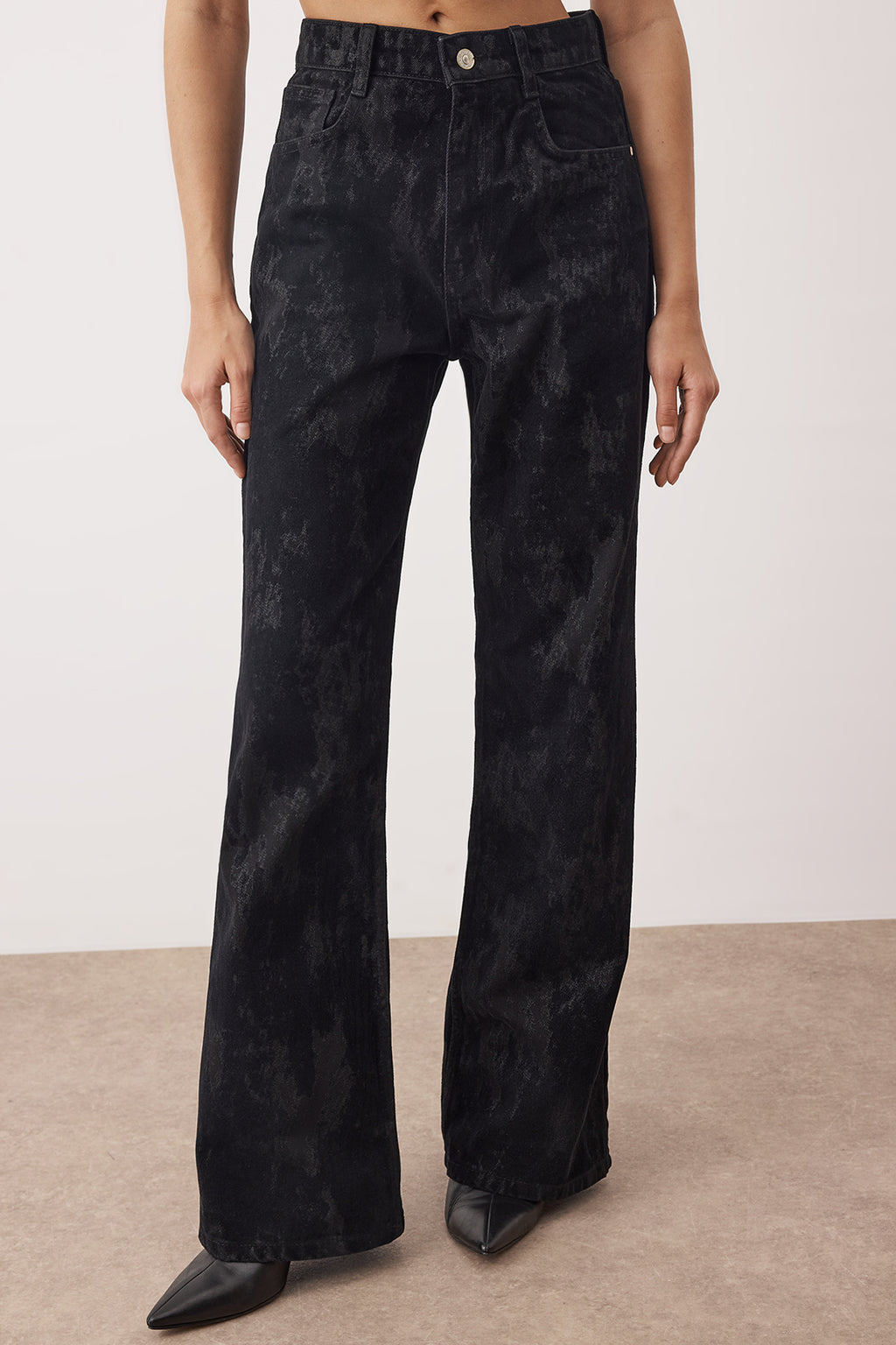 Siyah Siyah Süet Görünümlü Flok Baskılı Yüksek Bel Wide Leg Jeans Yüksek Bel Jeans TWOAW26JE00309