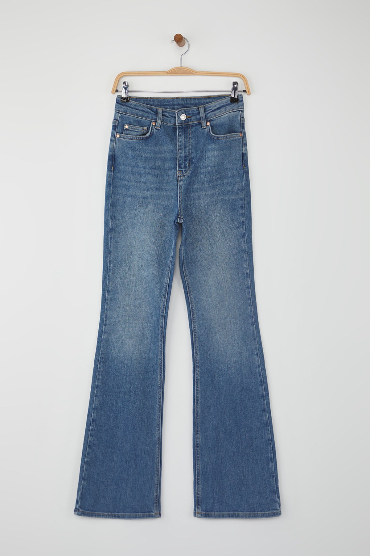 Trendyolmilla Mavi Yüksek Bel Comfort/Esnek İspanyol Paça Flare Jeans TWOAW26JE00095