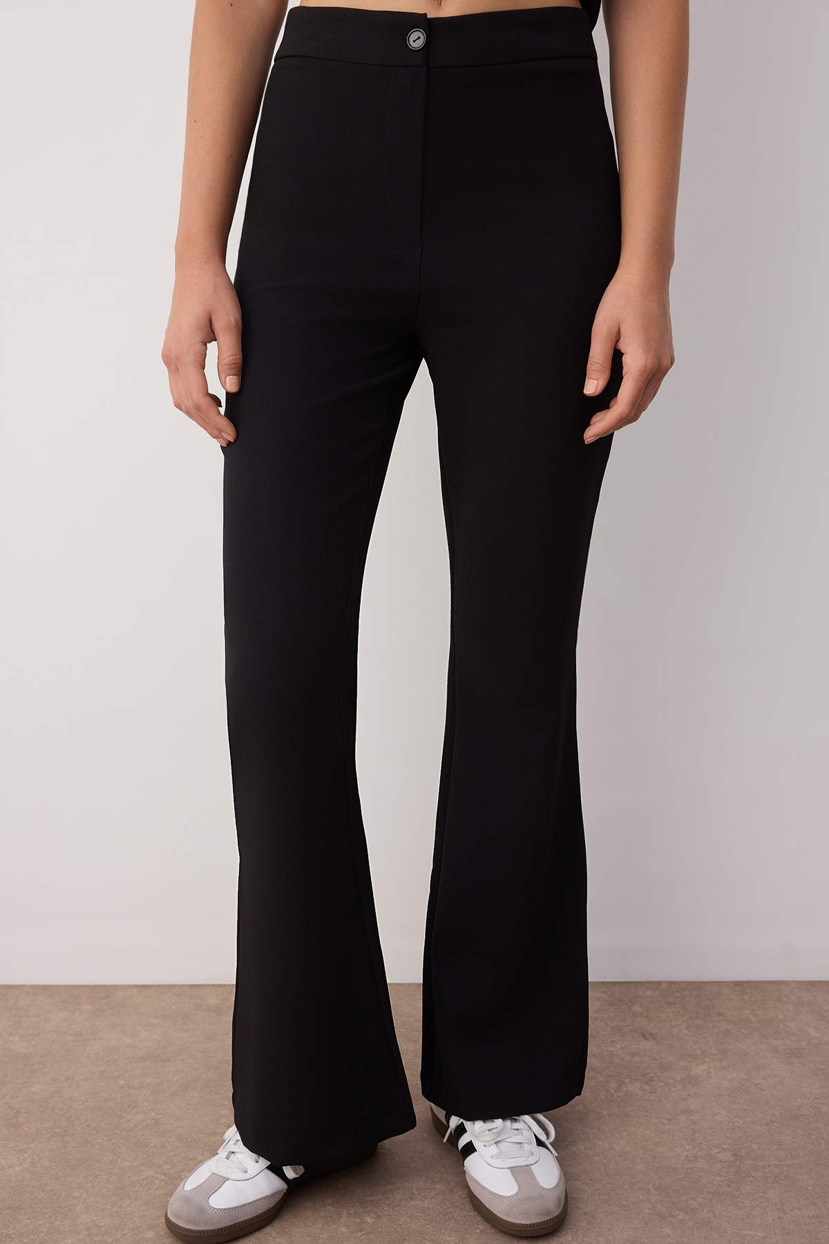 Trendyolmilla Siyah Flare İspanyol Paça Bootcut Dokuma Pantolon TOFAW19BB0581