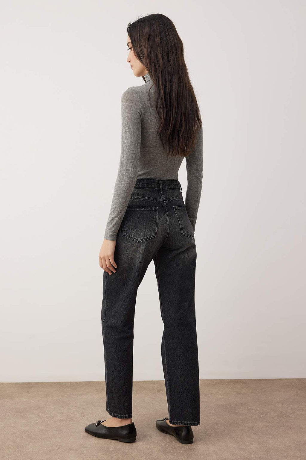 Trendyolmilla Antrasit Yüksek Bel Asimetrik Kapama Bel Detaylı Straight/Düz Kesim/Boru Paça Jeans TWOAW26JE00132