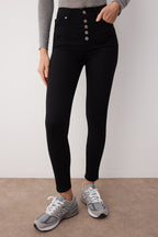 Solmayan Siyah Önden Düğmeli Yüksek Bel Ekstra Esnek Skinny Vücudu Saran Jeans TWOAW24JE00090