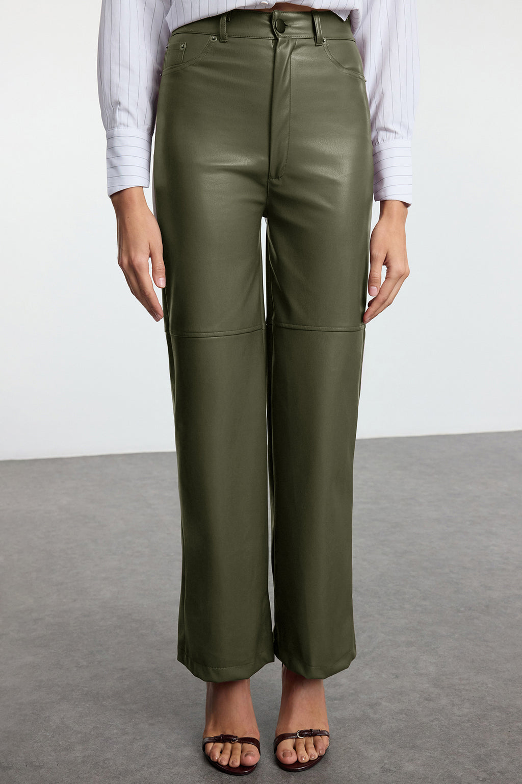 Trendyolmilla Kahverengi Relaxed/Rahat Straight/Boru Paça Dikiş Detaylı Örme Deri Pantolon TWOAW25PL00068