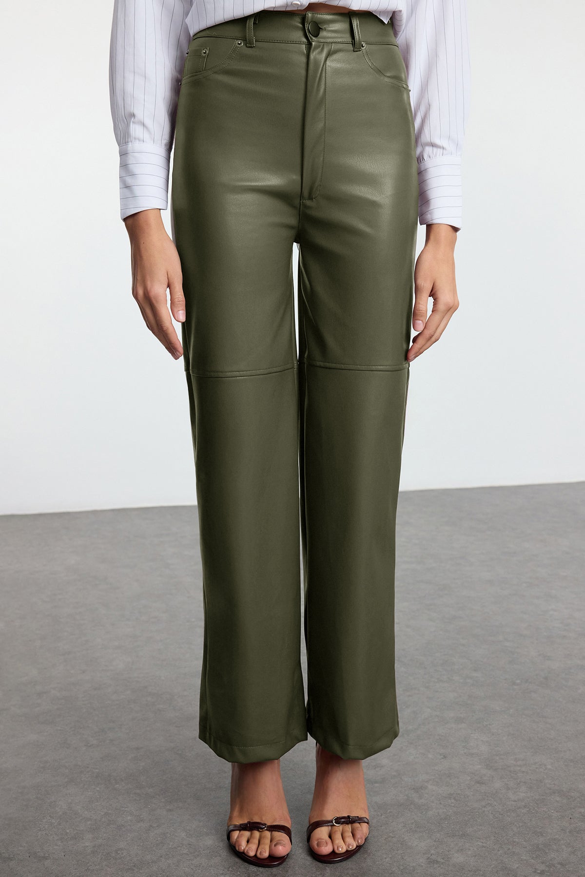 Trendyolmilla Kahverengi Relaxed/Rahat Straight/Boru Paça Dikiş Detaylı Örme Deri Pantolon TWOAW25PL00068