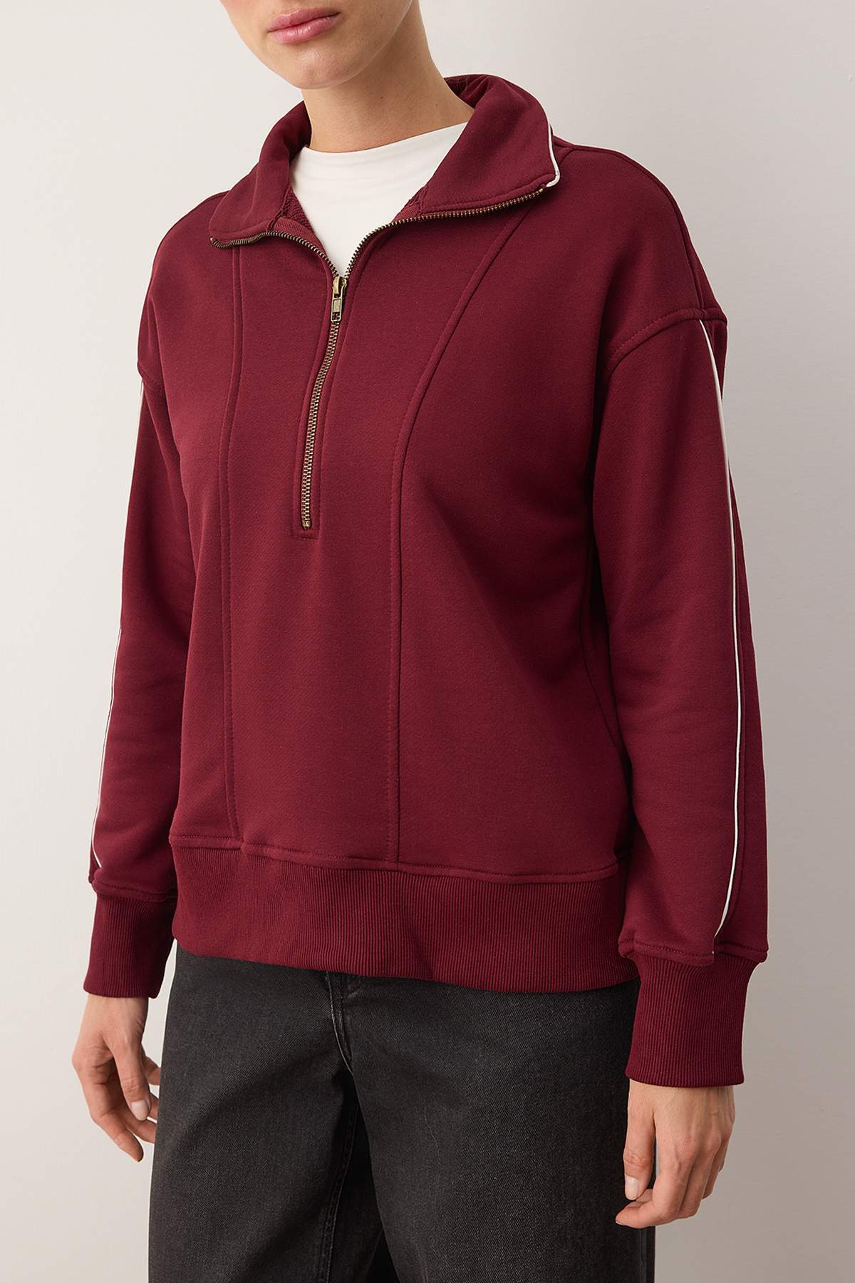Trendyolmilla Kahverengi Fermuarlı Polo Yaka Şerit Detaylı Regular/Normal Kesim Örme Sweatshirt TWOAW26SW00034