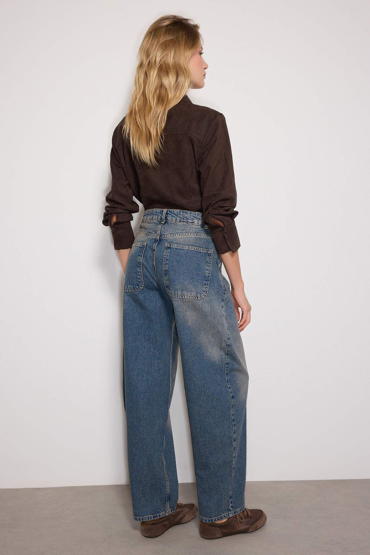 Koyu Mavi Soluk Efektli Vintage Düşük Bel Skater Baggy Jeans TWOSS24JE00052