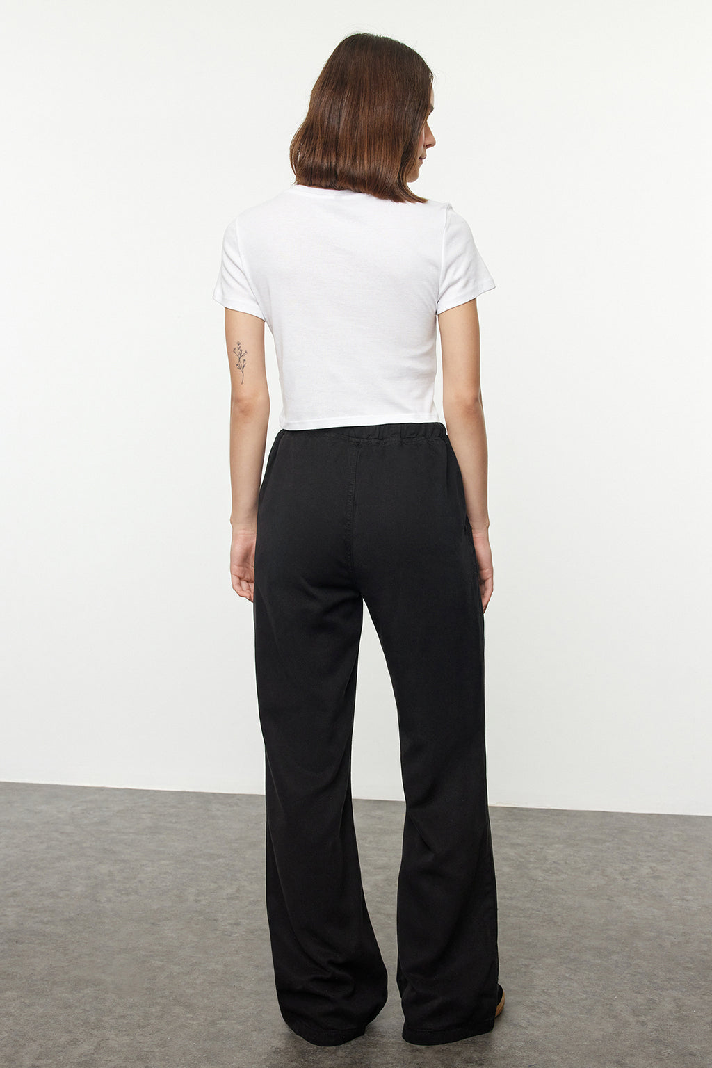 Trendyolmilla Bej More Sustainable %100 Tencel™ Beli Lastikli Yüksek Bel Jeans TWOSS24JE00203