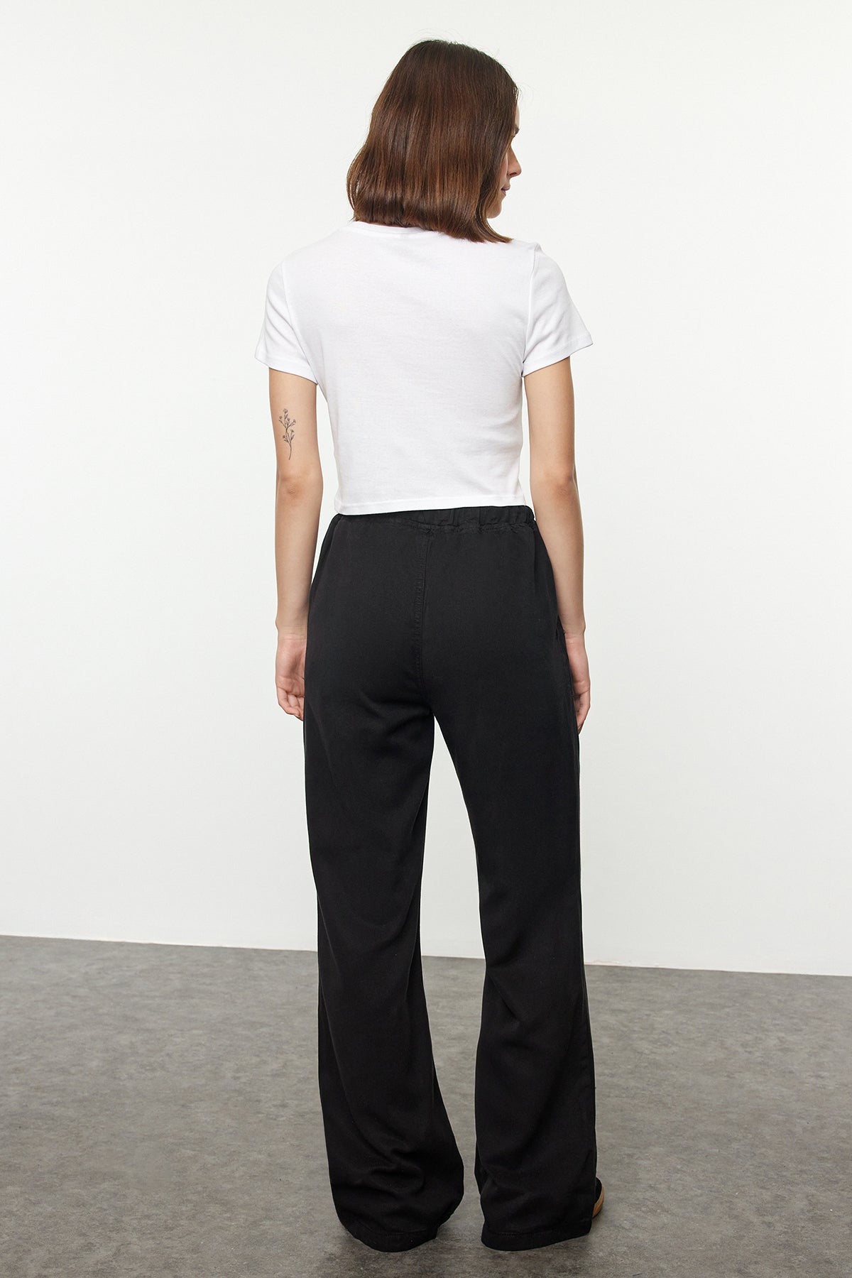 Trendyolmilla Bej More Sustainable %100 Tencel™ Beli Lastikli Yüksek Bel Jeans TWOSS24JE00203