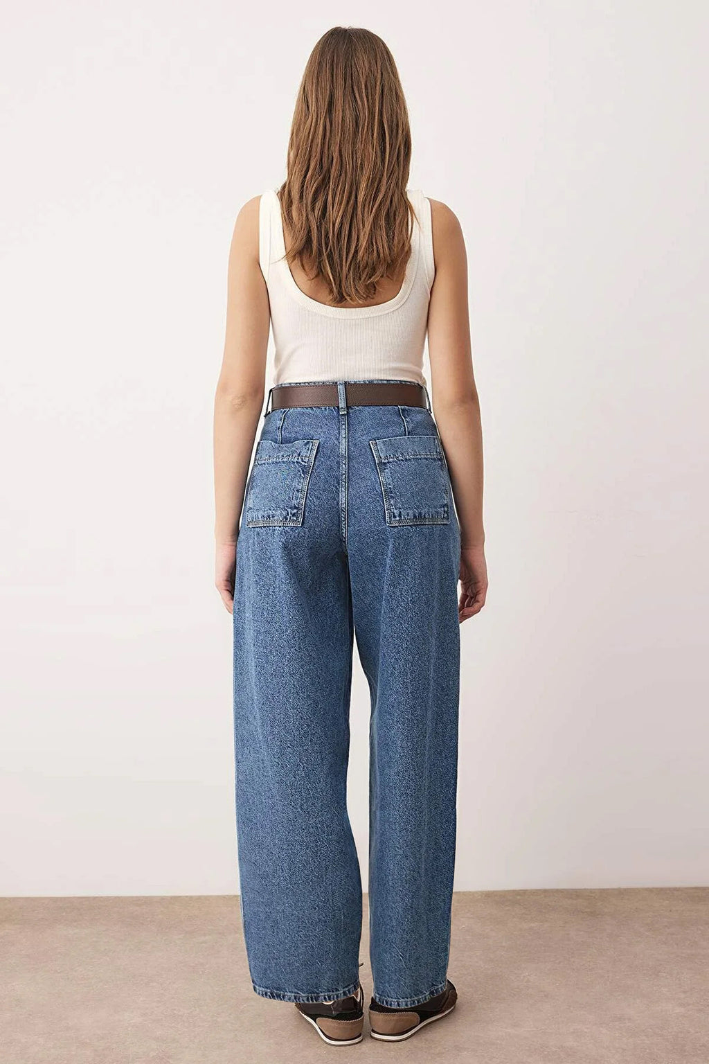 Trendyolmilla Ekru Kahverengi Kemerli Dikiş Detaylı Yüksek Bel Barrel Baggy Jeans TWOSS25JE00182