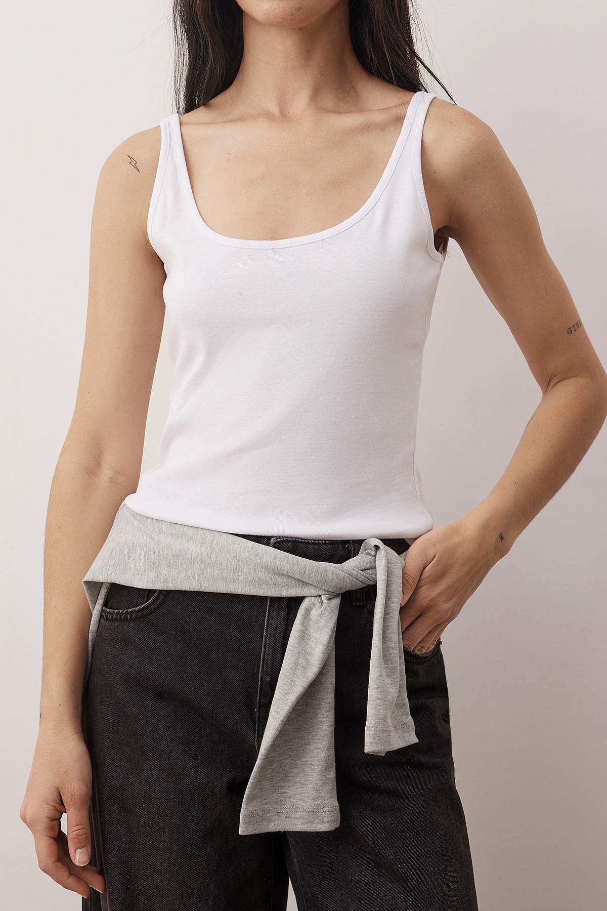 Trendyolmilla Lacivert-Gri 2'li Takım Asimetrik Yaka Düğmeli Vücuda Oturan Esnek Örme Bluz TWOAW26BZ00042