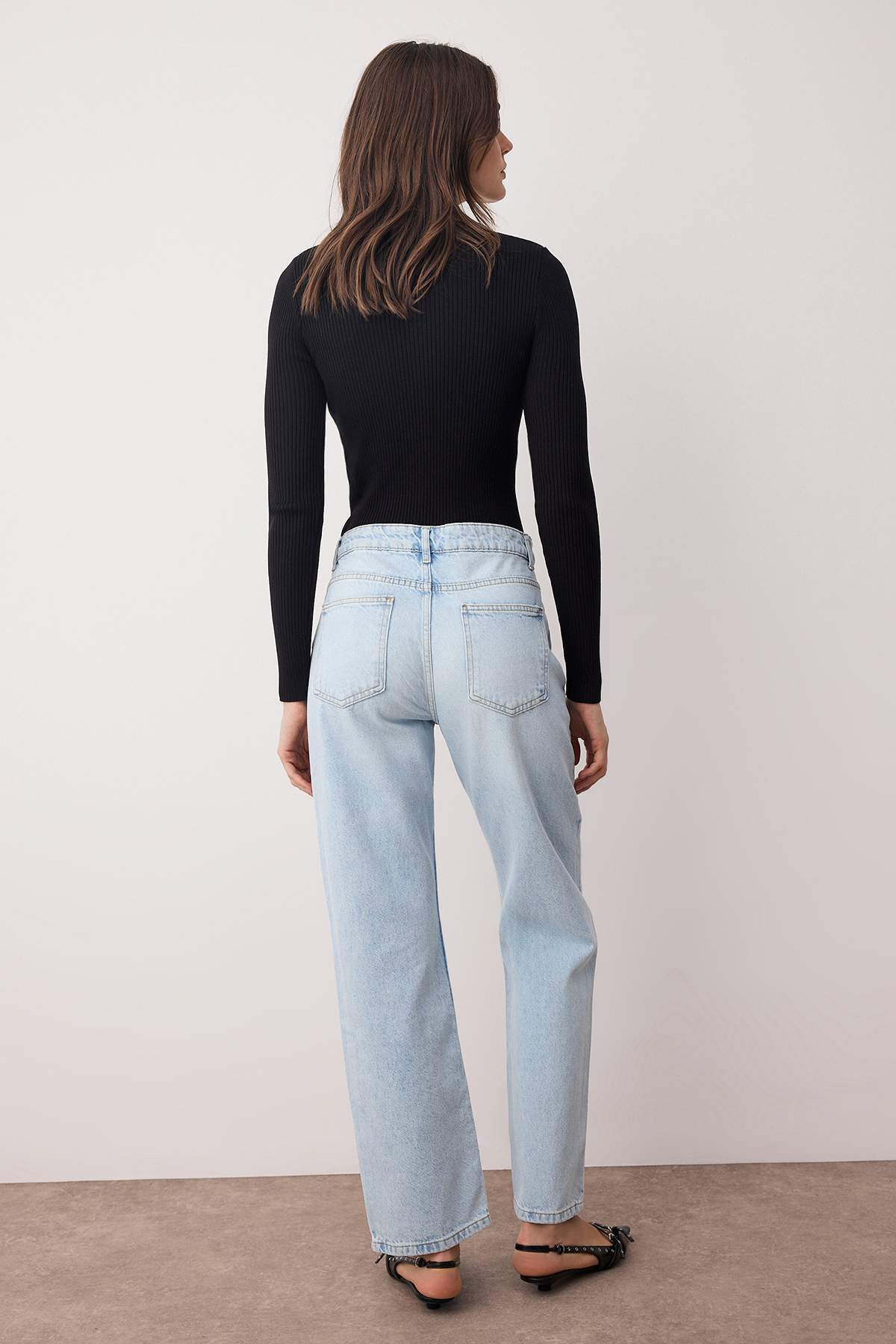 Trendyolmilla Gri Yüksek Bel Boru Paça Yeni Straight Jeans TWOAW26JE00060