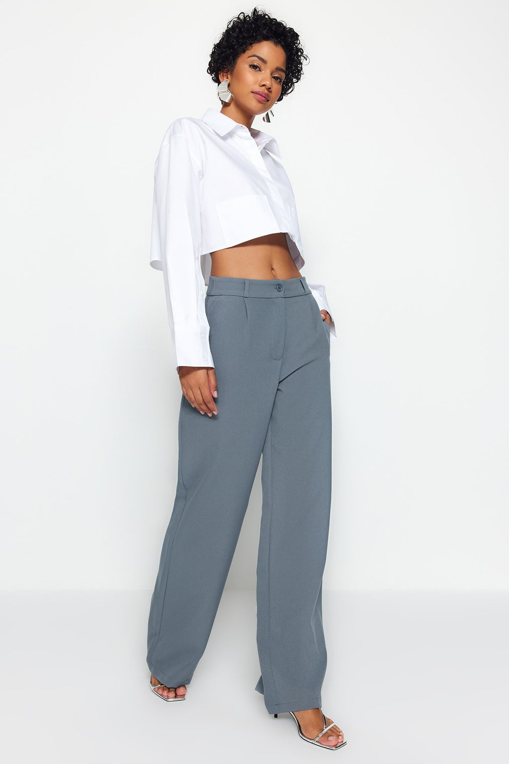 Trendyolmilla Ekru Yüksek Bel Wide Leg/Geniş Paça Pilili Dokuma Kumaş Pantolon TWOAW21PL0076