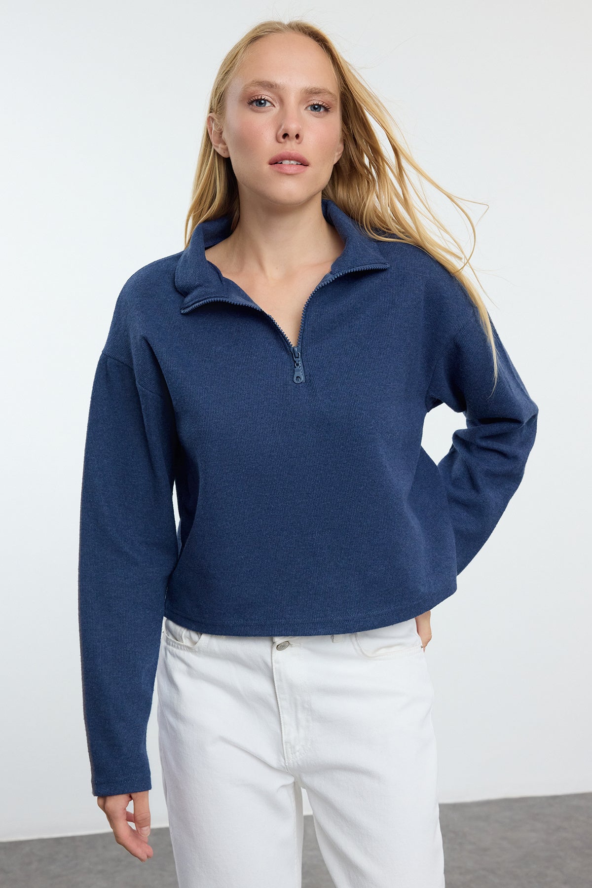 Trendyolmilla Mavi Selanik/Triko Görünümlü Fermuarlı Yaka Regular/Normal Kalıp Örme Sweatshirt TWOAW22SW0732