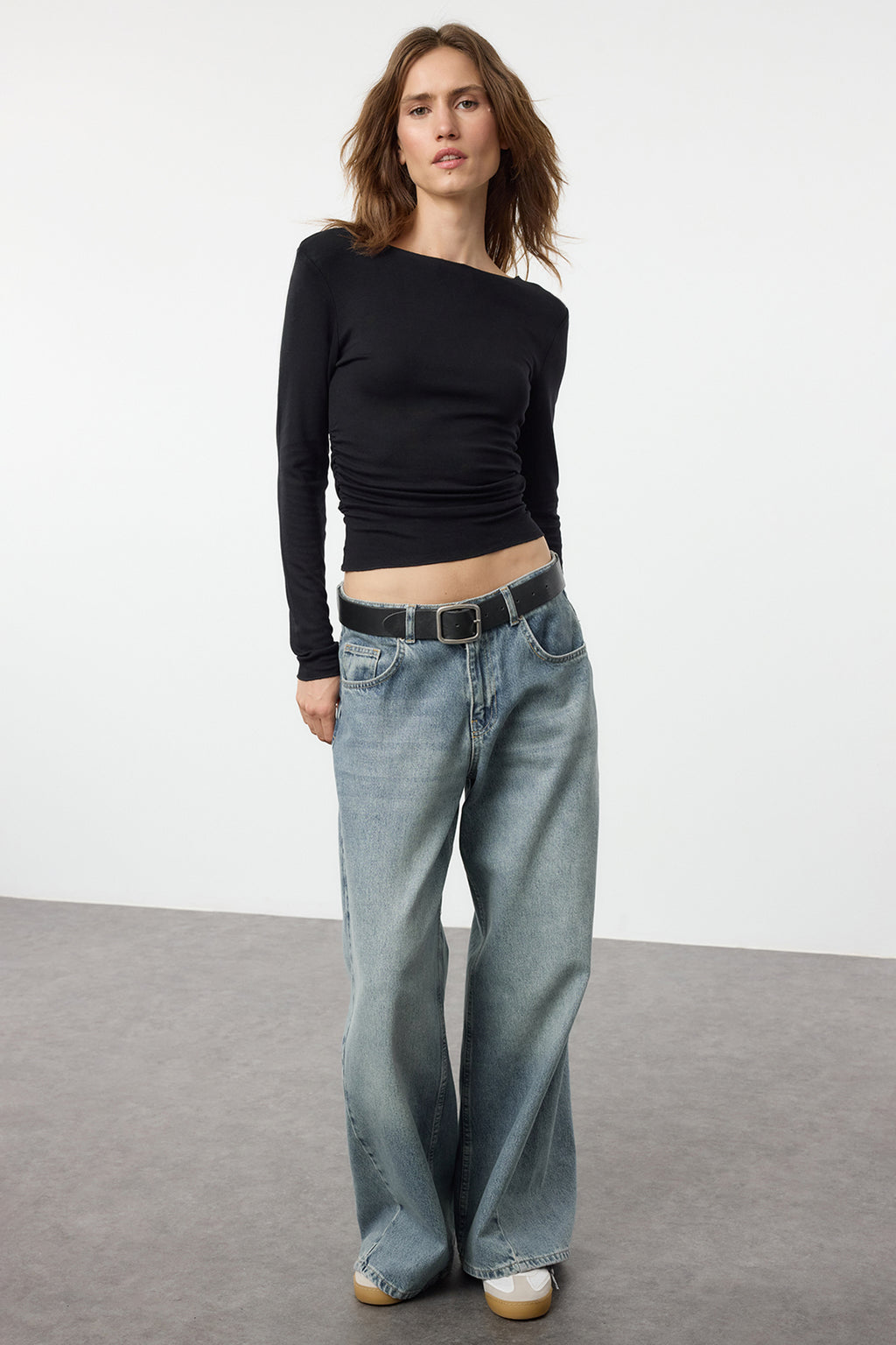 Trendyolmilla Yağ Yeşili Fitted/Vücuda Oturan Büzgü Detaylı Esnek Örme Bluz TWOAW25BZ00225