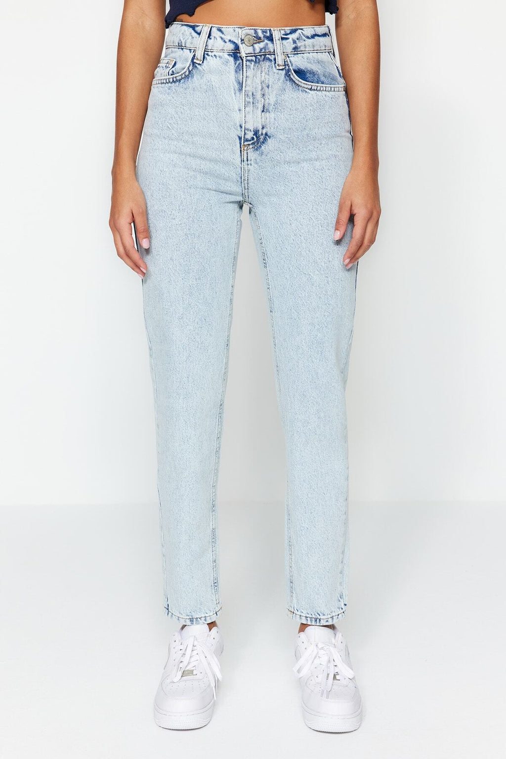Trendyolmilla Siyah Yüksek Bel Mom %100 Pamuk Non-Stretch Jeans TWOSS23JE00085