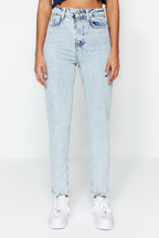 Trendyolmilla Siyah Yüksek Bel Mom %100 Pamuk Non-Stretch Jeans TWOSS23JE00085