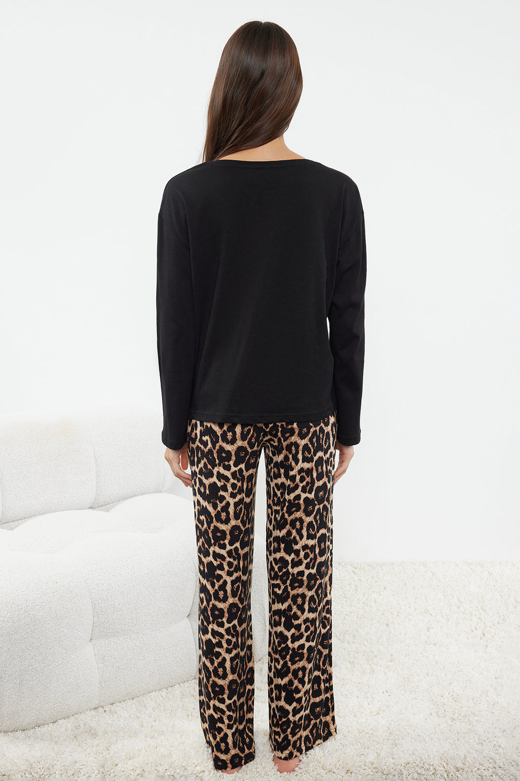 Trendyolmilla Beyaz-Siyah Leopar Desenli Örme Pijama Takımı THMAW25PT00100