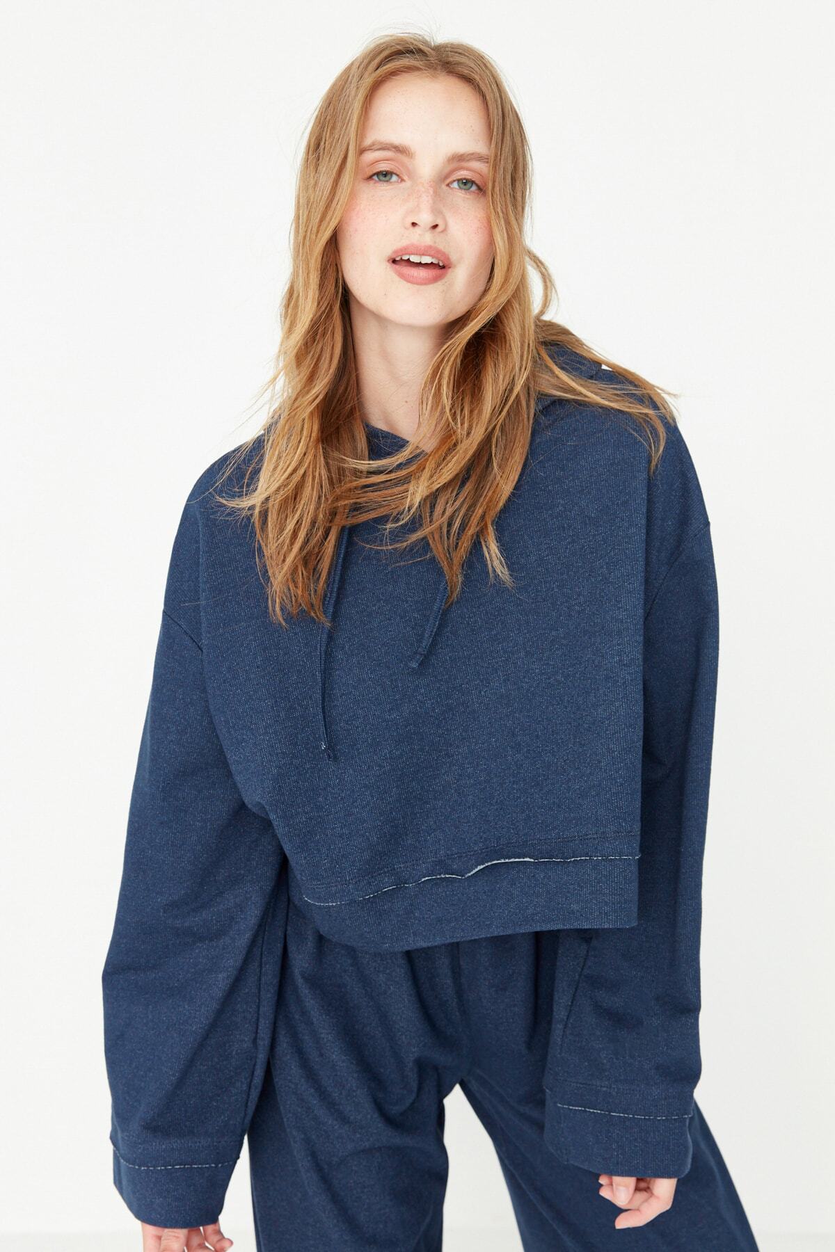 Trendyolmilla Lacivert Kapüşonlu Geniş Kalıp Örme Pijama Takımı TWOSS21EM0026