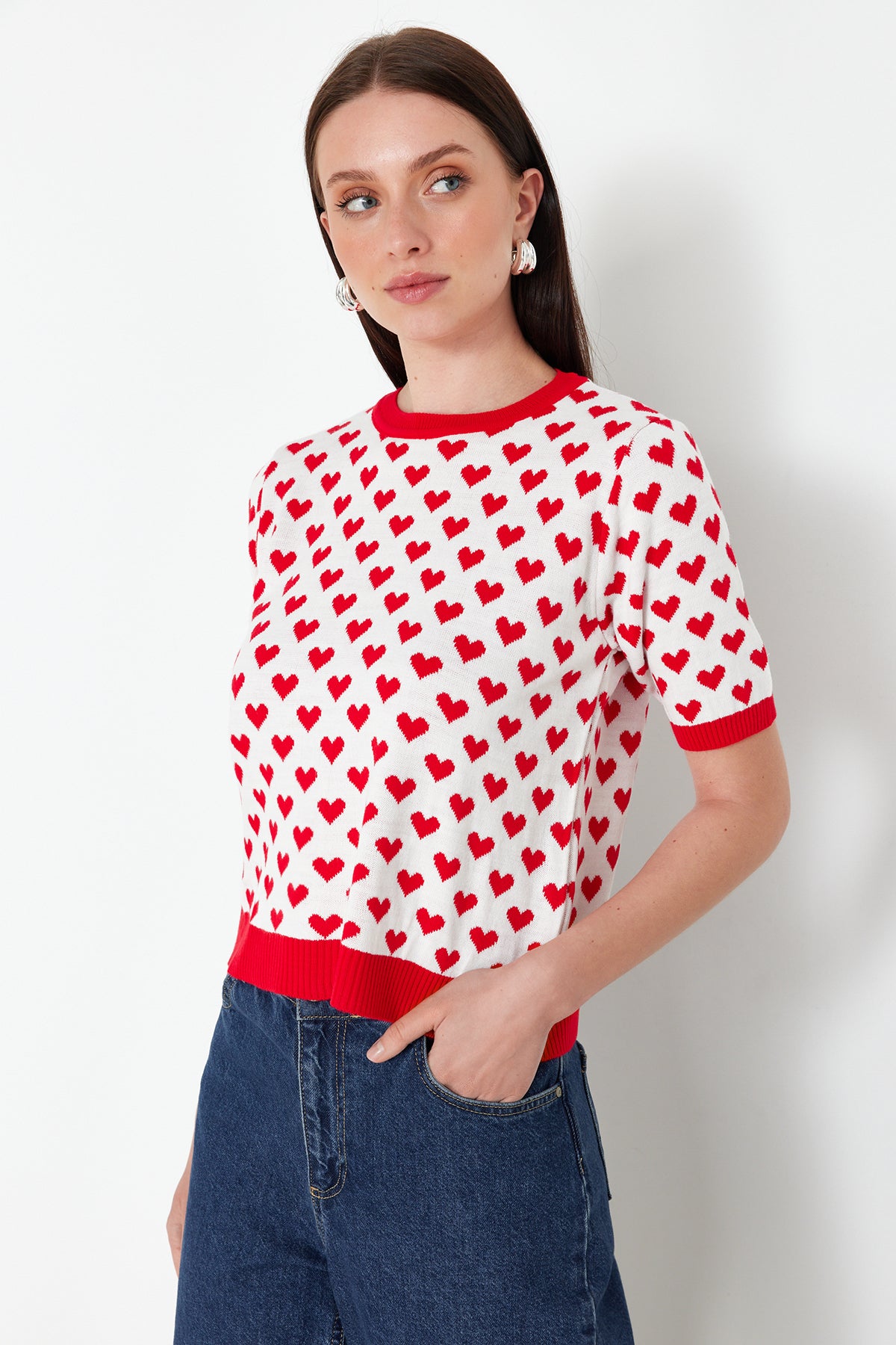 Kırmızı Bisiklet Yaka Kalp Desenli İnce Triko Bluz TWOSS21KZ0008 الصورة الرئيسية
