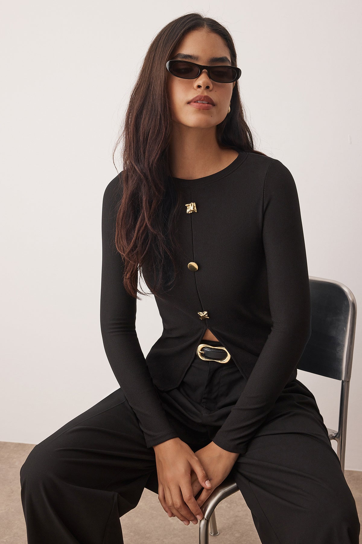 Siyah  Ottoman Dik Yaka Düğmeli Uzun Kol Vücuda Oturan Örme Bluz TWOAW26BZ00191 الصورة الرئيسية