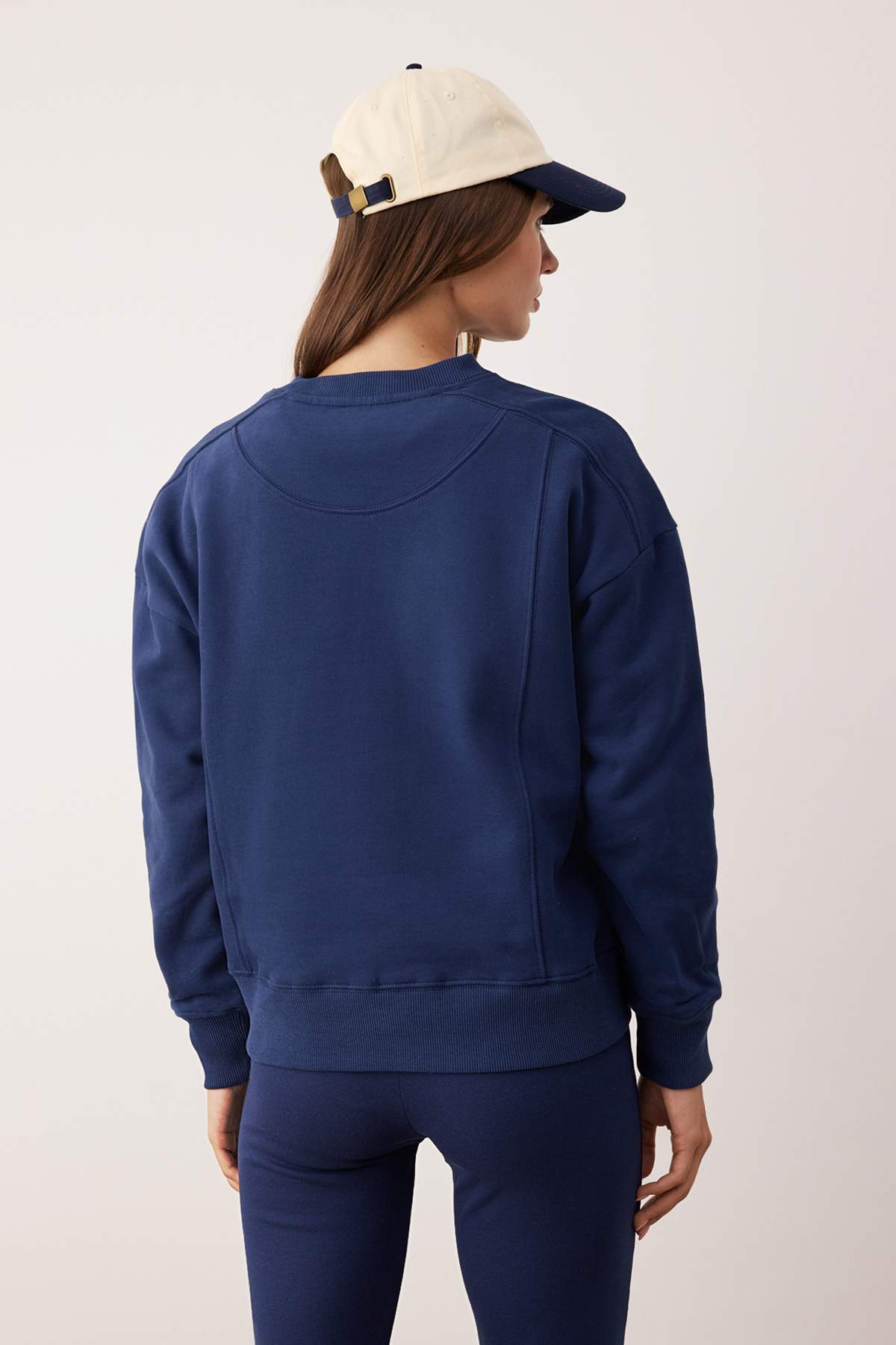 Trendyolmilla Koyu Kahverengi Premium Oversize Kalıp Dikiş Detaylı İçi Polarlı Örme Sweatshirt TWOAW26SW00204