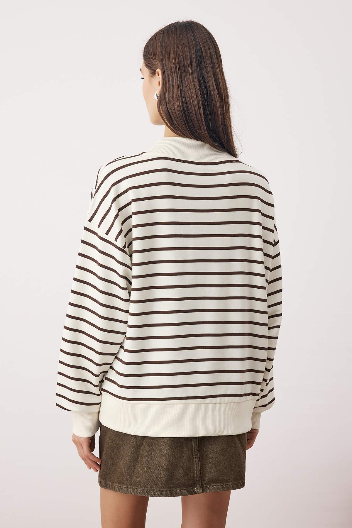 Trendyolmilla Zümrüt Yeşili Çizgili Oversize/Geniş Kalıp Örme Sweatshirt TWOAW26SW00102