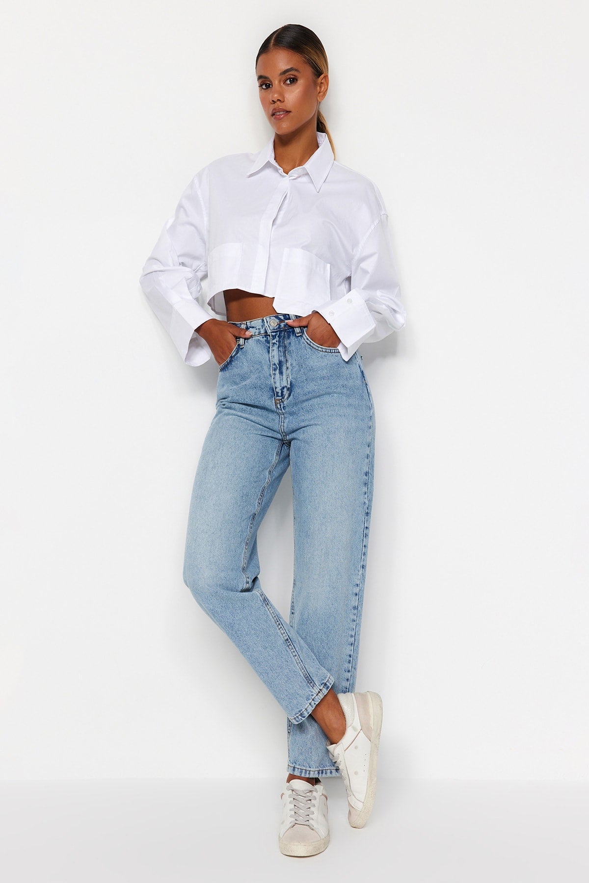 Trendyolmilla Mavi Yüksek Bel Mom %100 Pamuk Non-Stretch Jeans TWOAW24JE00076
