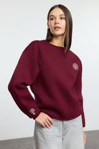 Trendyolmilla Bordo Nakışlı Regular/Normal Kalıp Kalın İçi Polarlı  Örme Sweatshirt TWOAW25SW00176