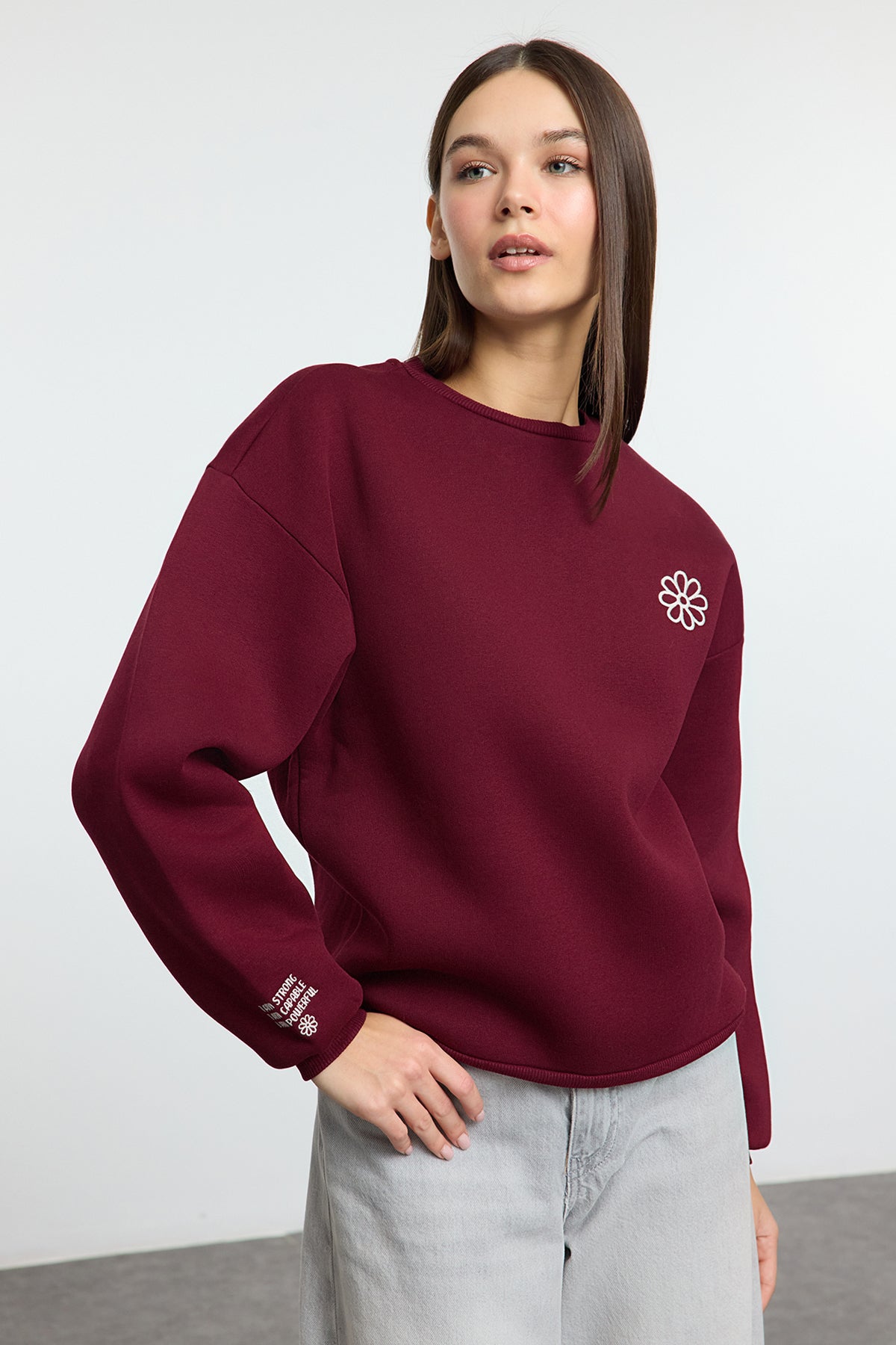 Trendyolmilla Bordo Nakışlı Regular/Normal Kalıp Kalın İçi Polarlı  Örme Sweatshirt TWOAW25SW00176