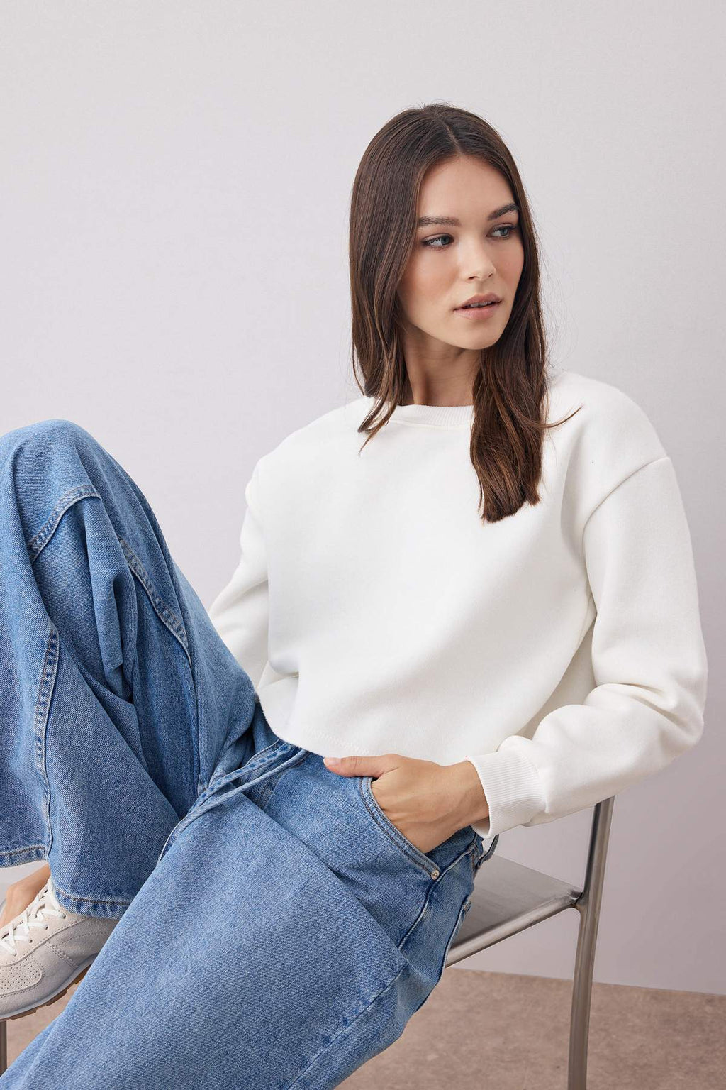 Trendyolmilla Siyah Kalın İçi Polarlı Bisiklet Yaka Crop Örme Sweatshirt TWOAW26SW00093