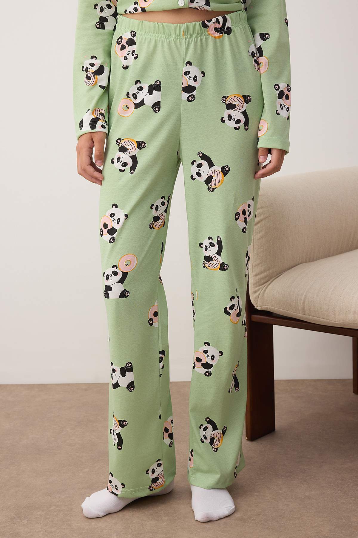 Trendyolmilla Yeşil-Çok Renkli Panda Desenli Örme Pijama Takımı THMAW26PT00049