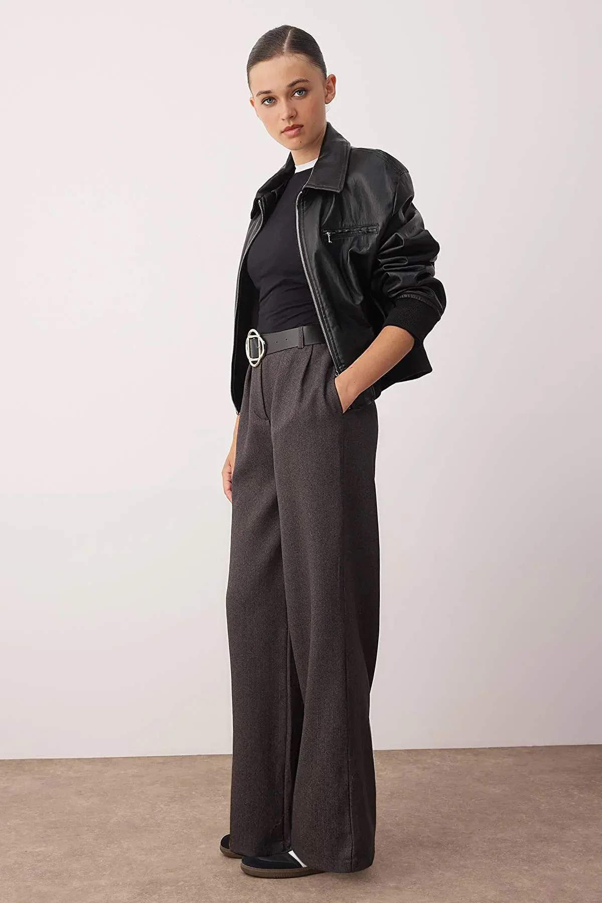 Gri Kemerli Wide Leg/Geniş Paça Kalın Kumaş Pantolon TWOAW26PL00033